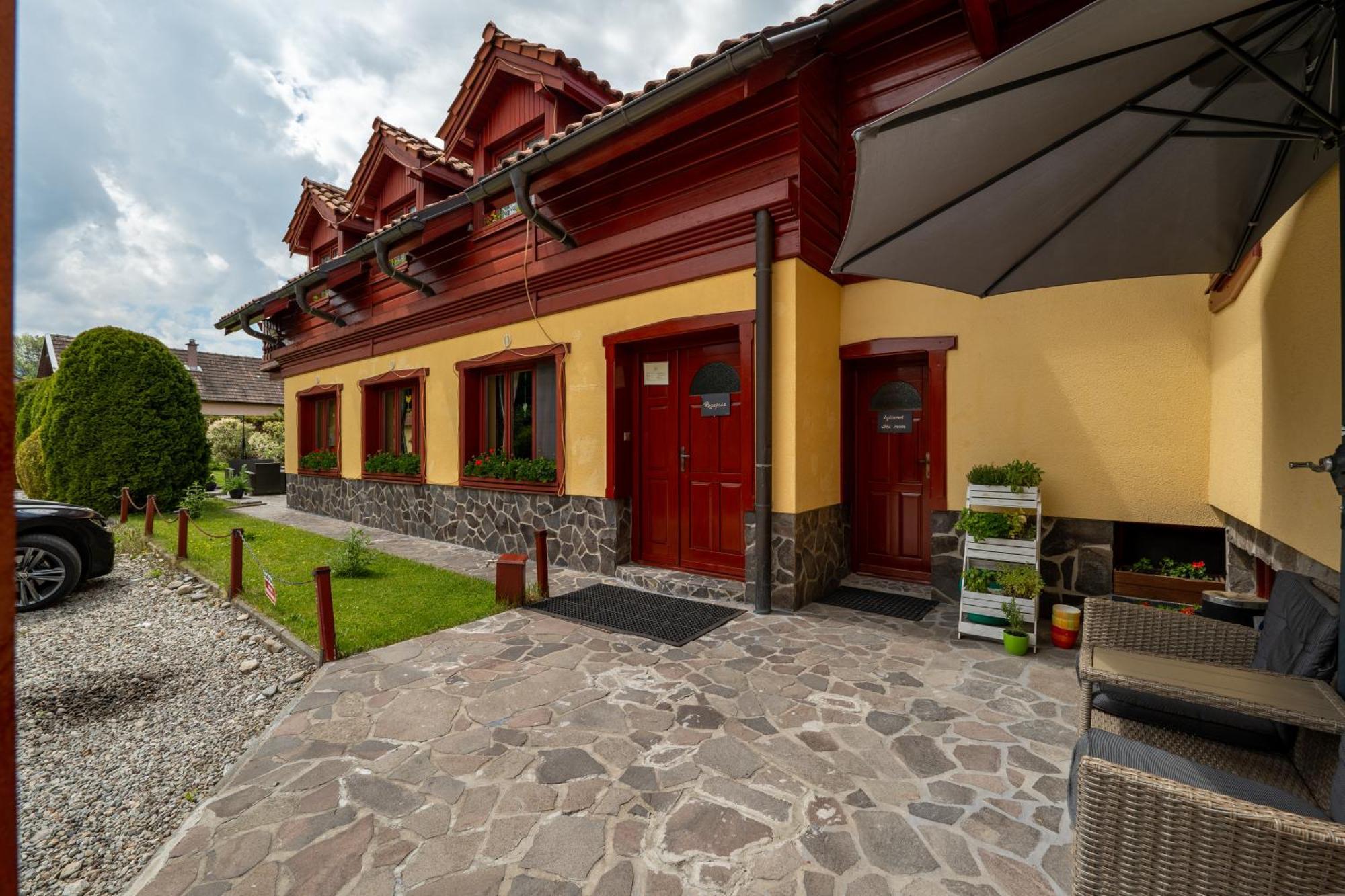 Liptovský Mikuláš 财神旅馆酒店 外观 照片
